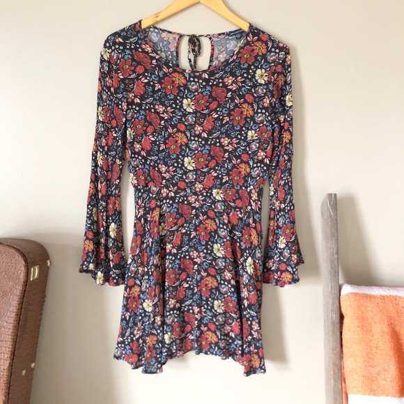 🌹 AE Bell Sleeve Floral Dress w/ Keyhole Back - Picture 2 of 7